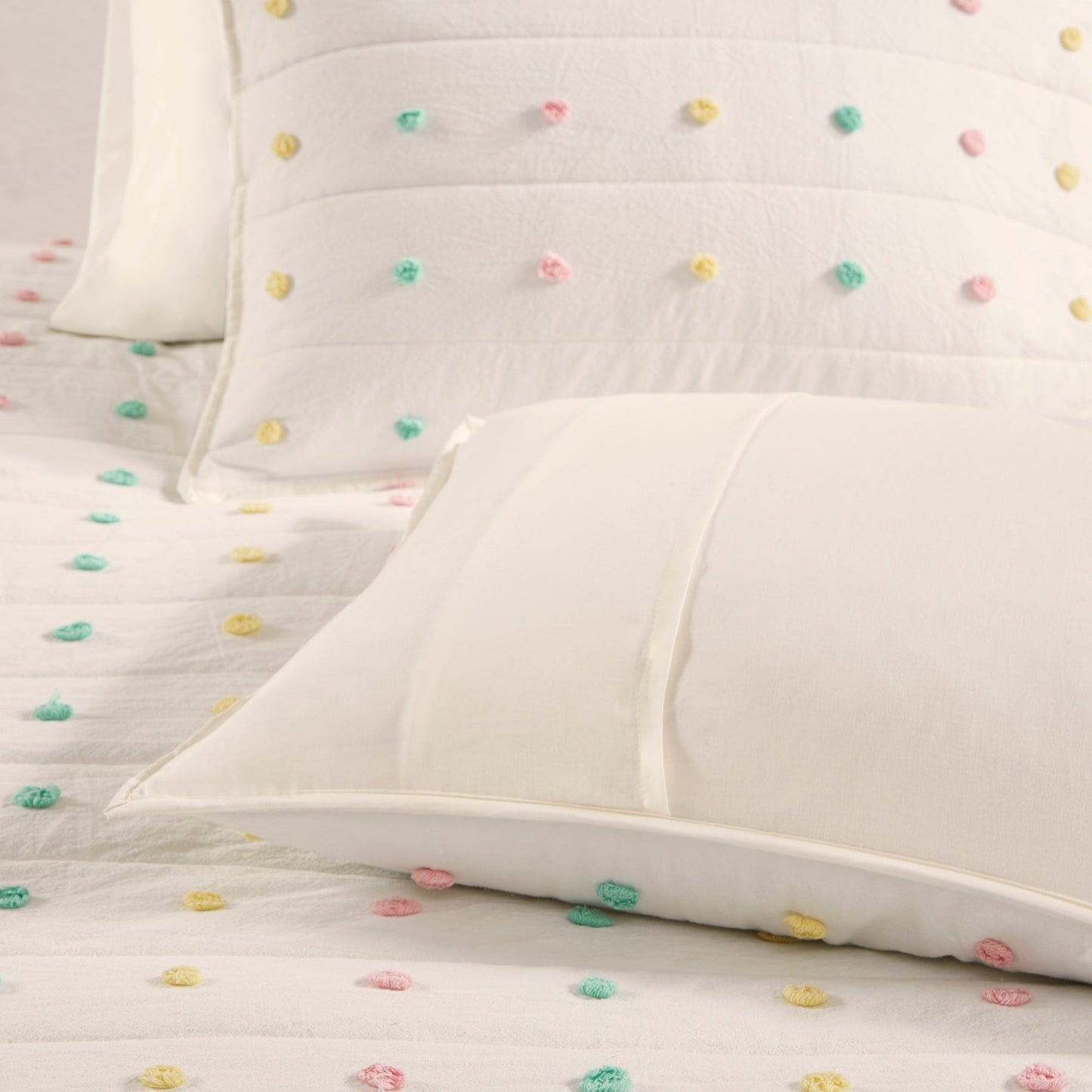 Intelligent Design Kids Ensley Pom Pom Cotton Jacquard Quilt Set with Throw Pillows