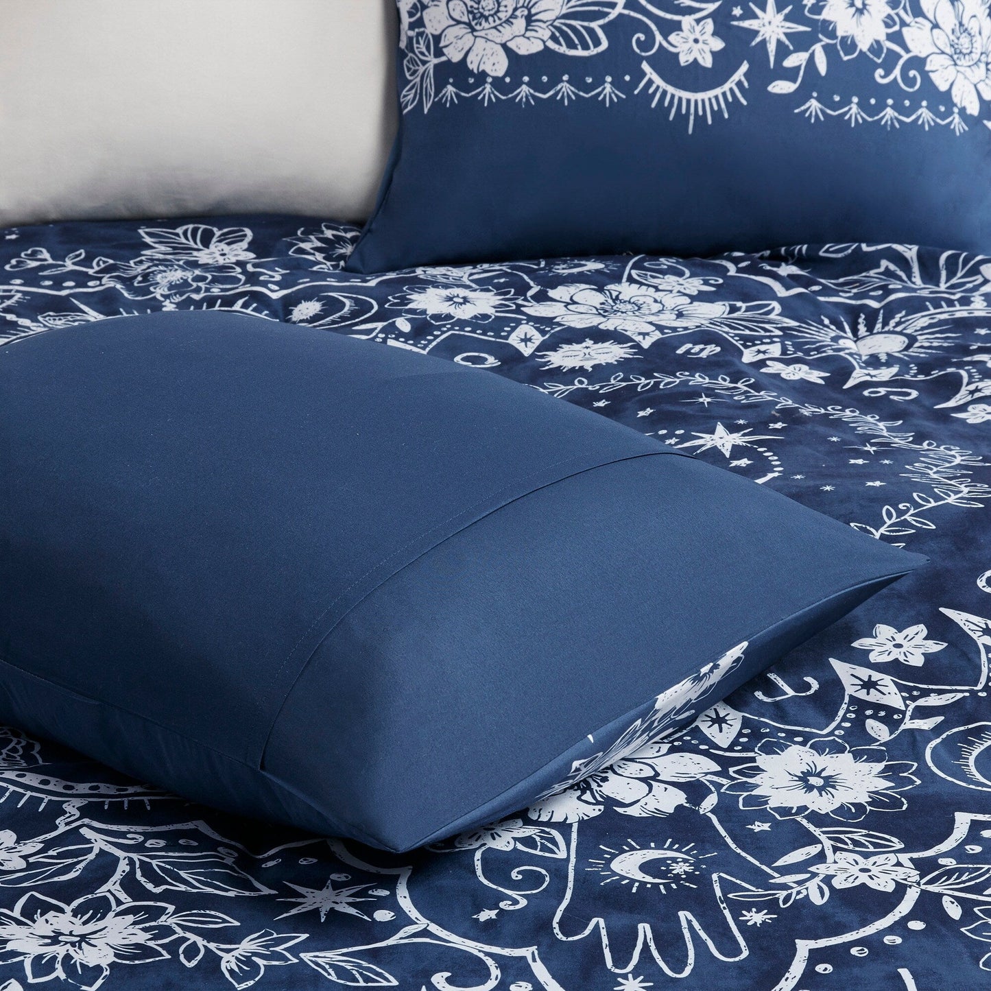 Intelligent Design Luna Navy Celestial Duvet Cover Set