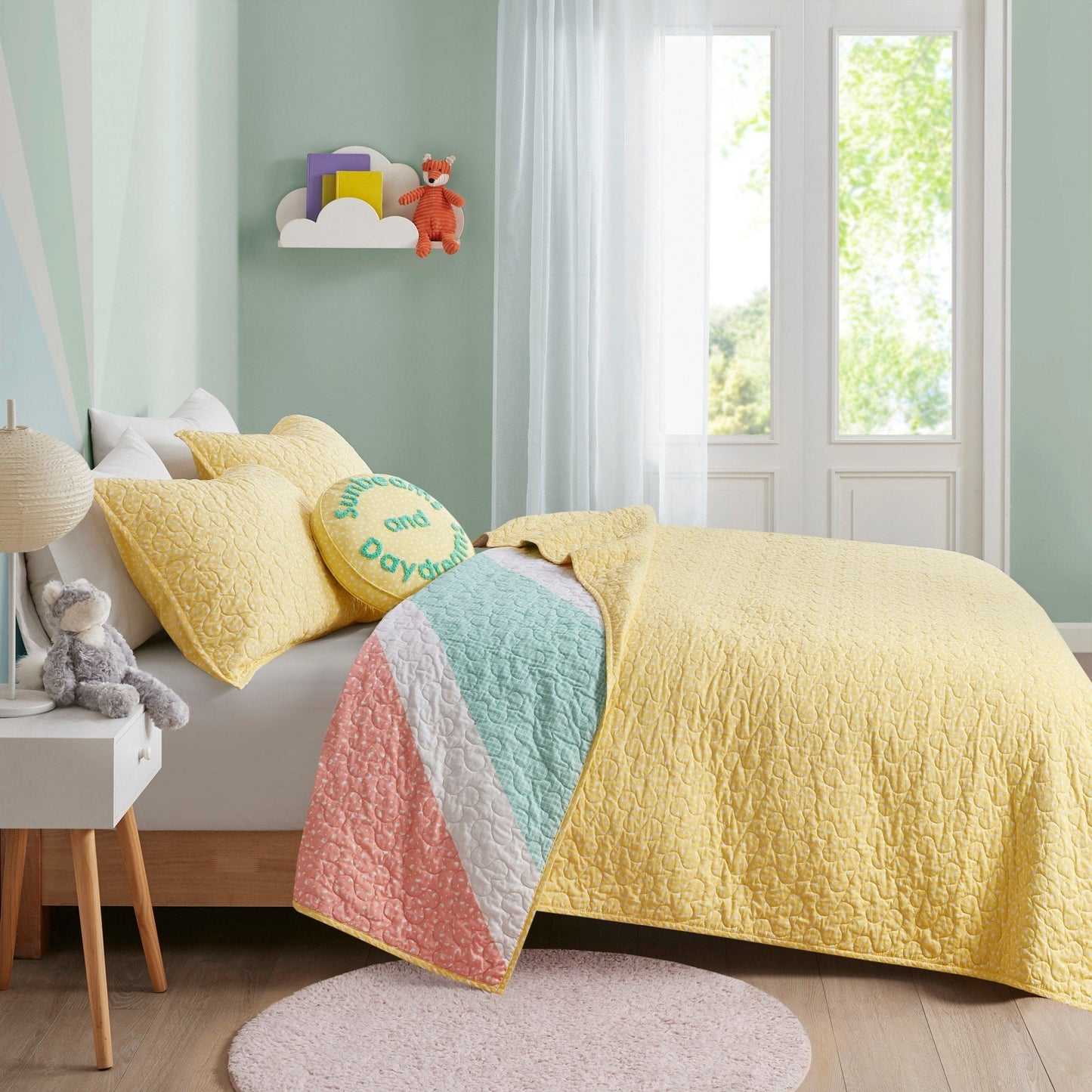 Intelligent Design Kids Jessie Rainbow Sunburst Reversible Cotton Quilt Set with Throw Pillow