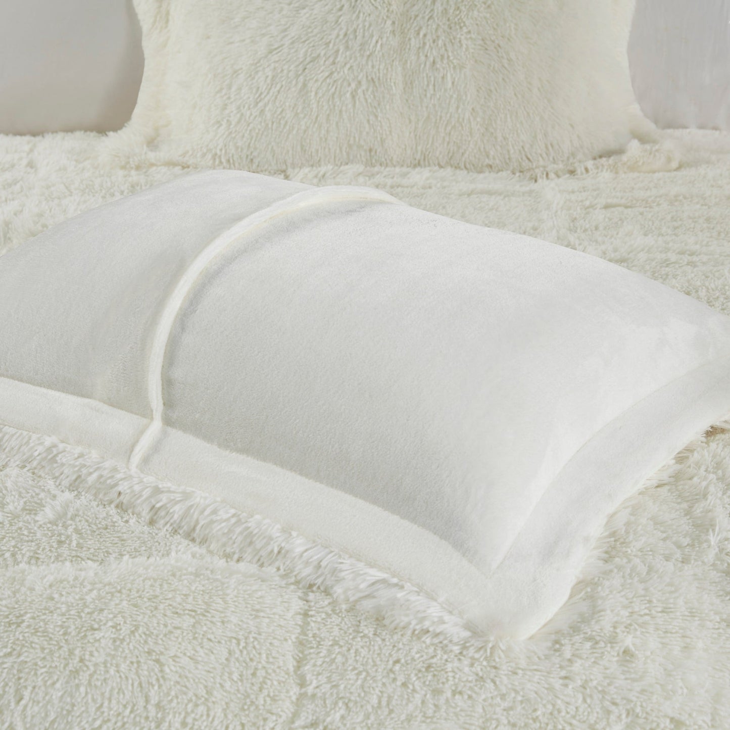 Intelligent Design Leena Shaggy Long Fur Comforter Mini Set