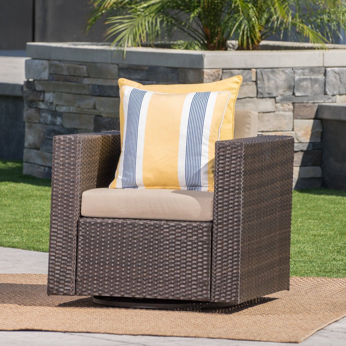 Puerta Outdoor Wicker Swivel Club Chair by Christopher Knight Home