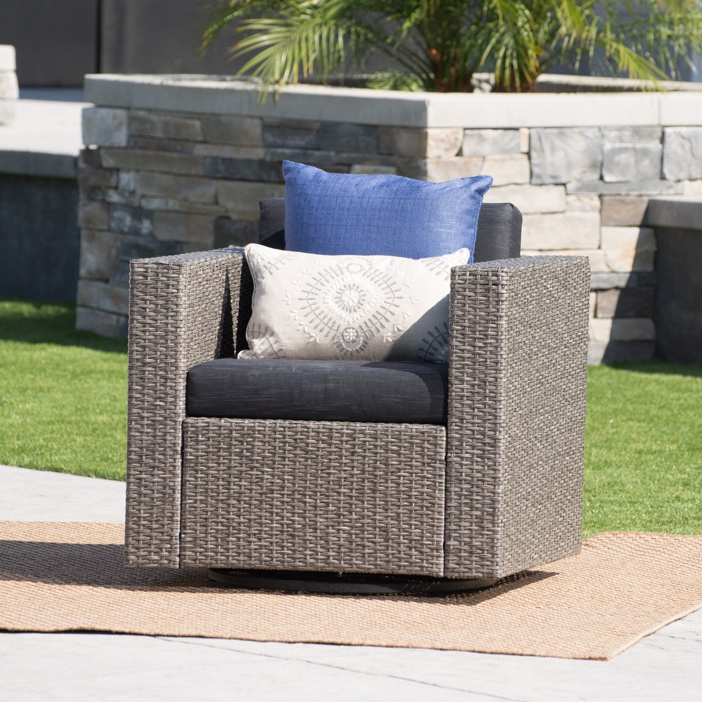 Puerta Outdoor Wicker Swivel Club Chair by Christopher Knight Home