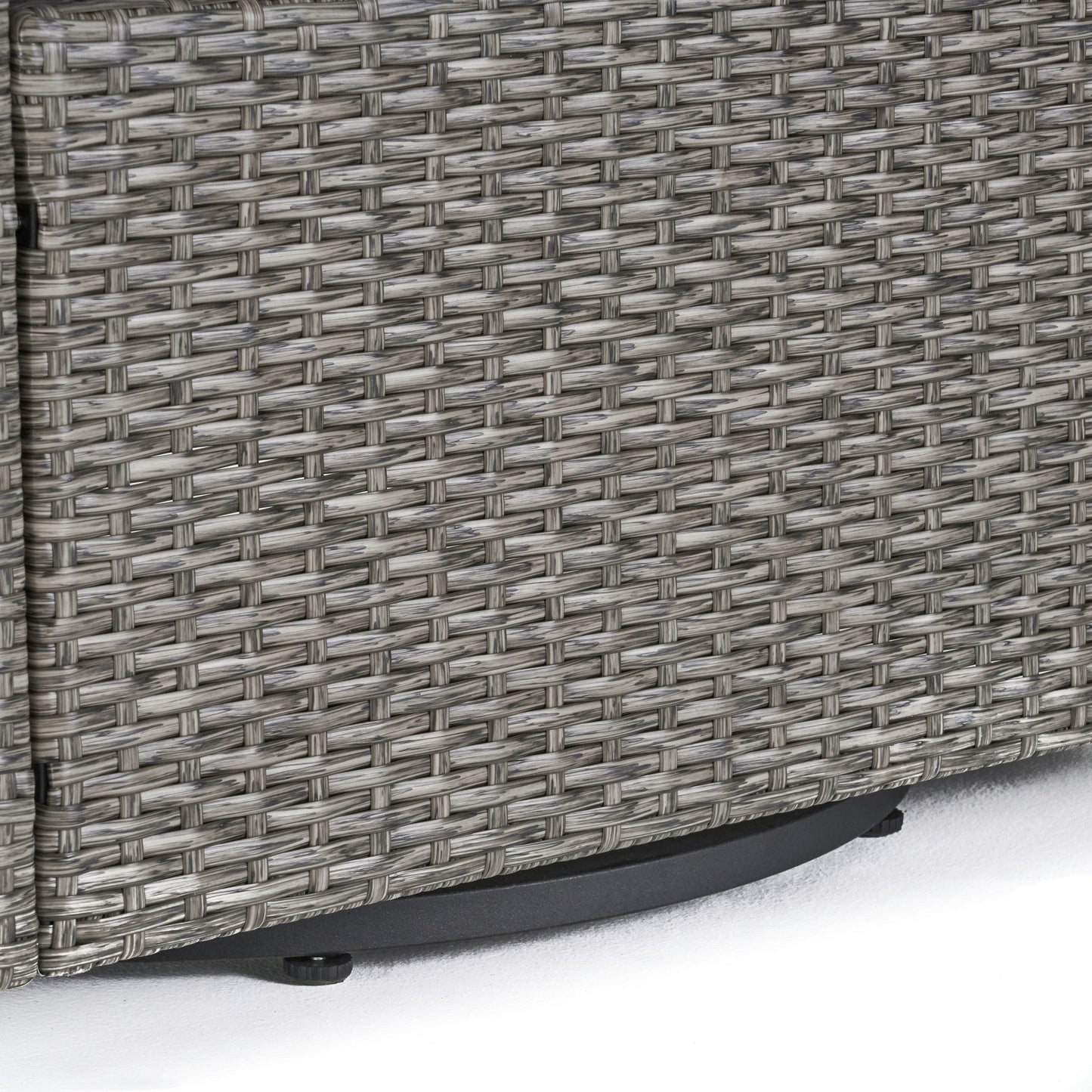 Puerta Outdoor Wicker Swivel Club Chair by Christopher Knight Home