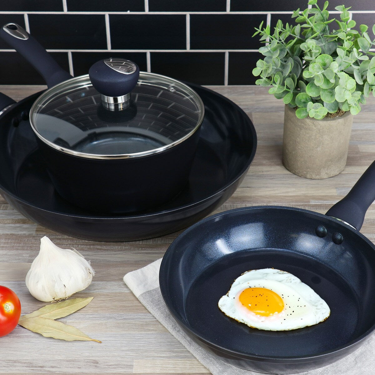 8 Inch Ceramic Nonstick Aluminum Frying Pan in Dark Blue