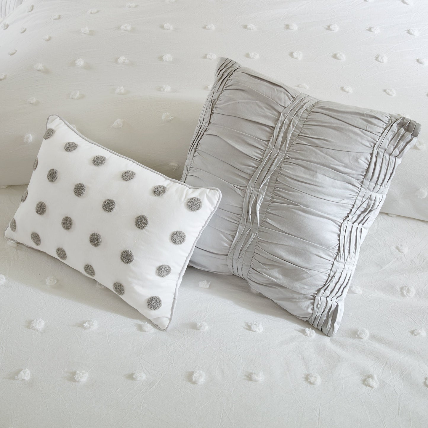 Intelligent Design Maize Cotton Jacquard Duvet Cover Set with Euro Shams and Throw Pillows