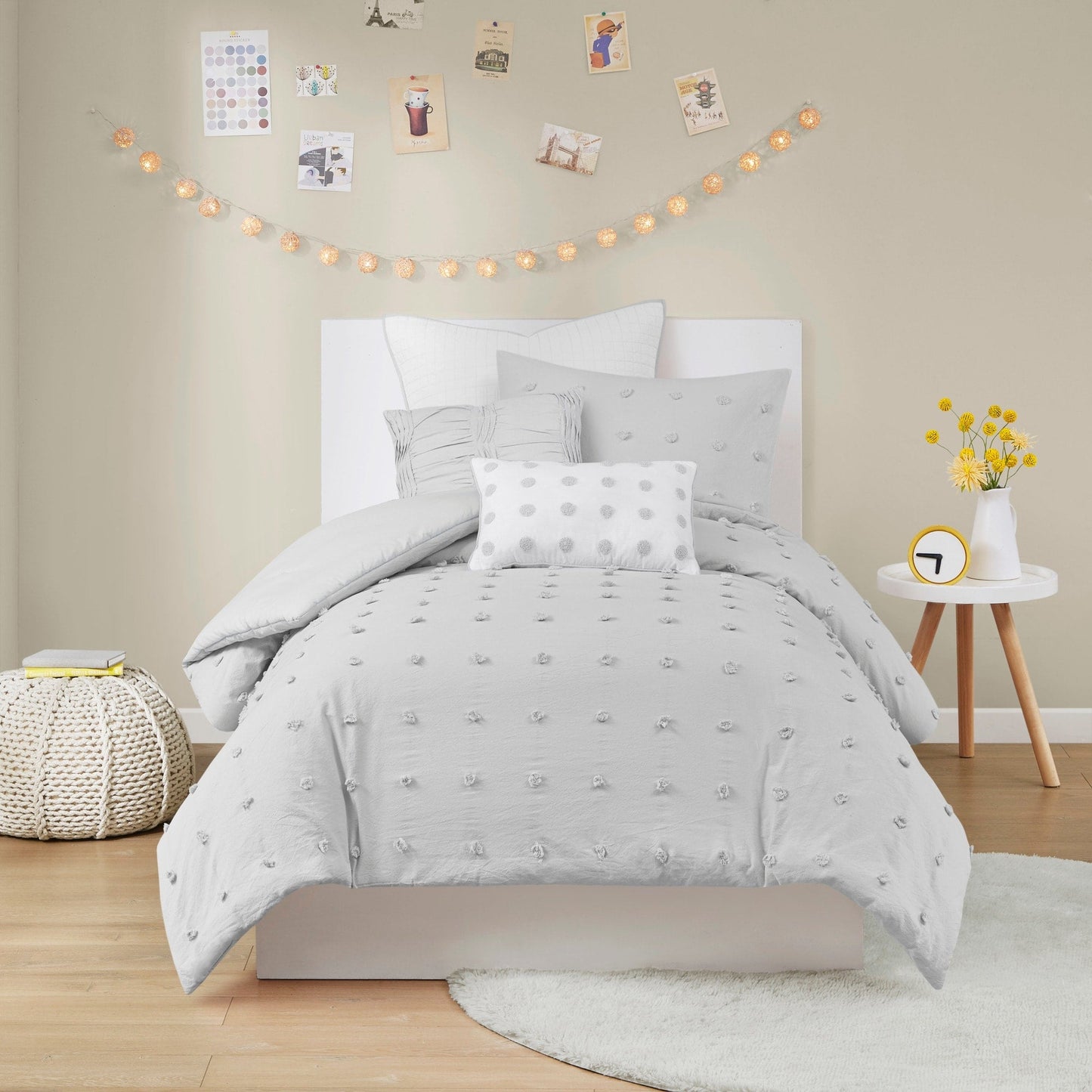 Intelligent Design Maize Cotton Jacquard Duvet Cover Set with Euro Shams and Throw Pillows