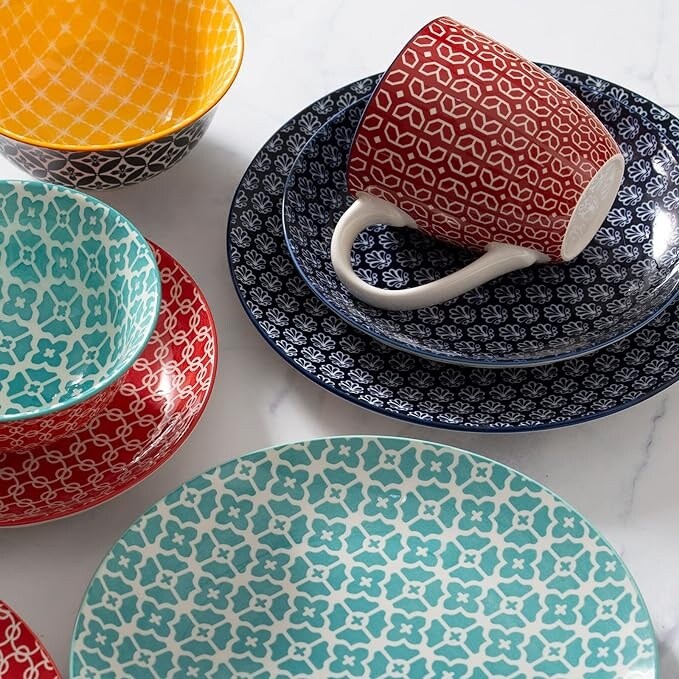 DOWAN Ceramic Dinnerware Set, 16 Pieces Dish Set for 4, Decorative Plates and Bowls Set