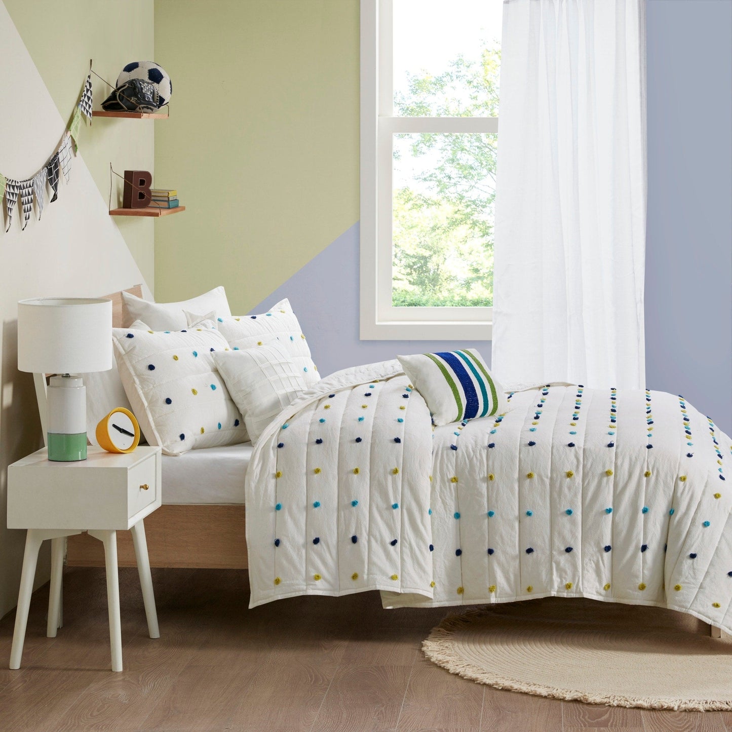 Intelligent Design Kids Ensley Pom Pom Cotton Jacquard Quilt Set with Throw Pillows