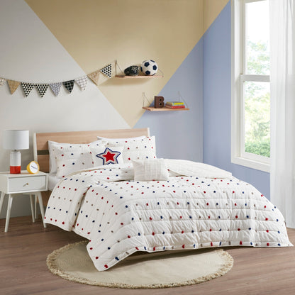 Intelligent Design Kids Ensley Pom Pom Cotton Jacquard Quilt Set with Throw Pillows