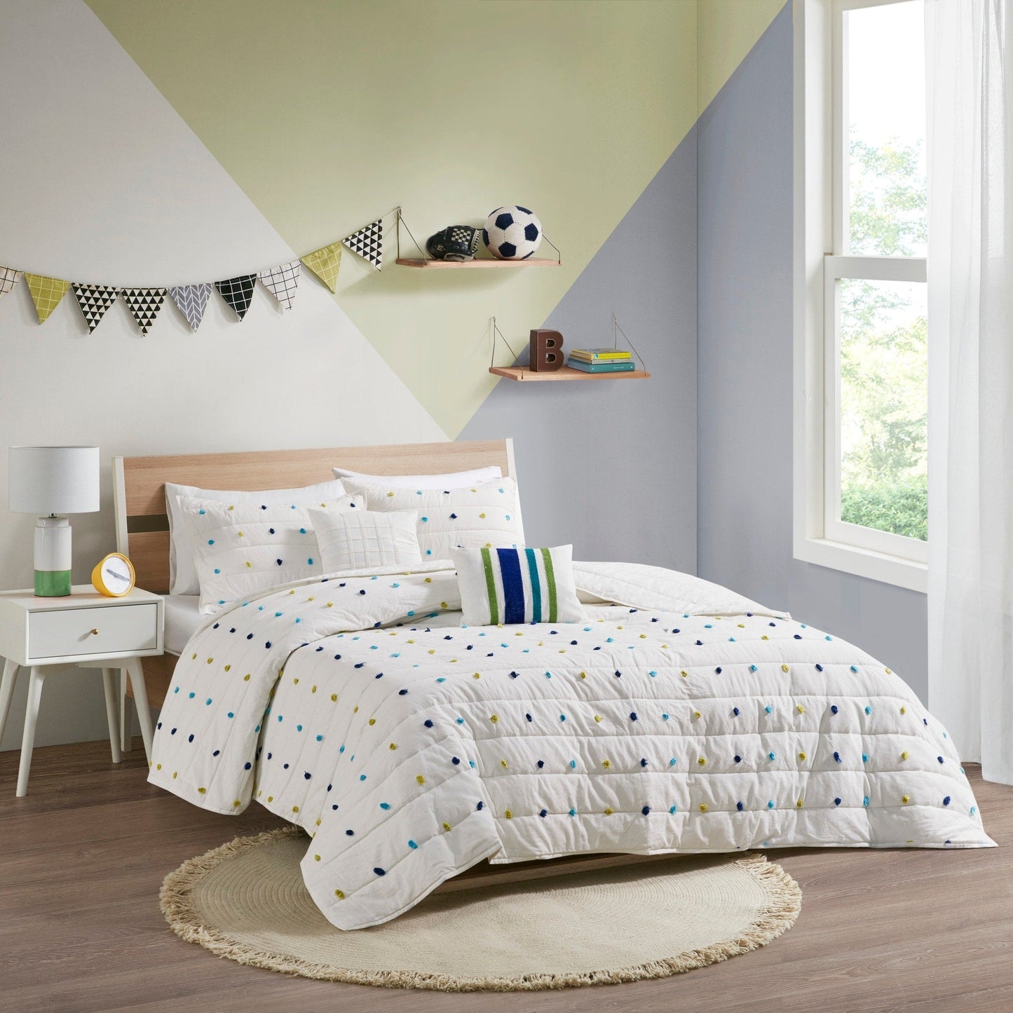 Intelligent Design Kids Ensley Pom Pom Cotton Jacquard Quilt Set with Throw Pillows