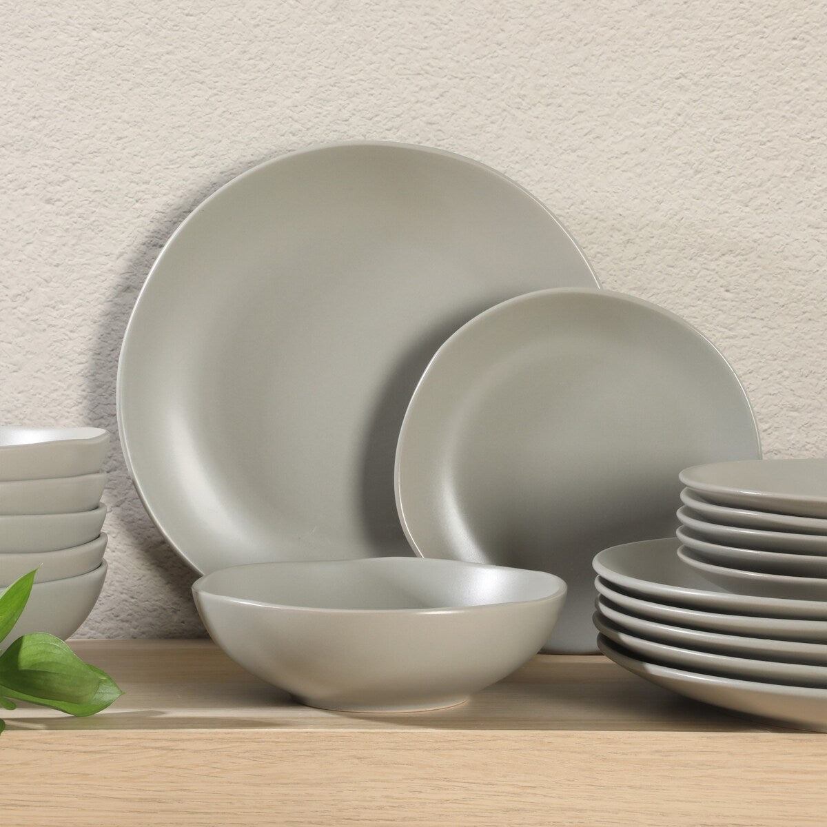 Gibson Home Bethel 18 Piece Plates and Bowls Ceramic Stoneware Organic Shape Dinnerware Set (Service for 6)