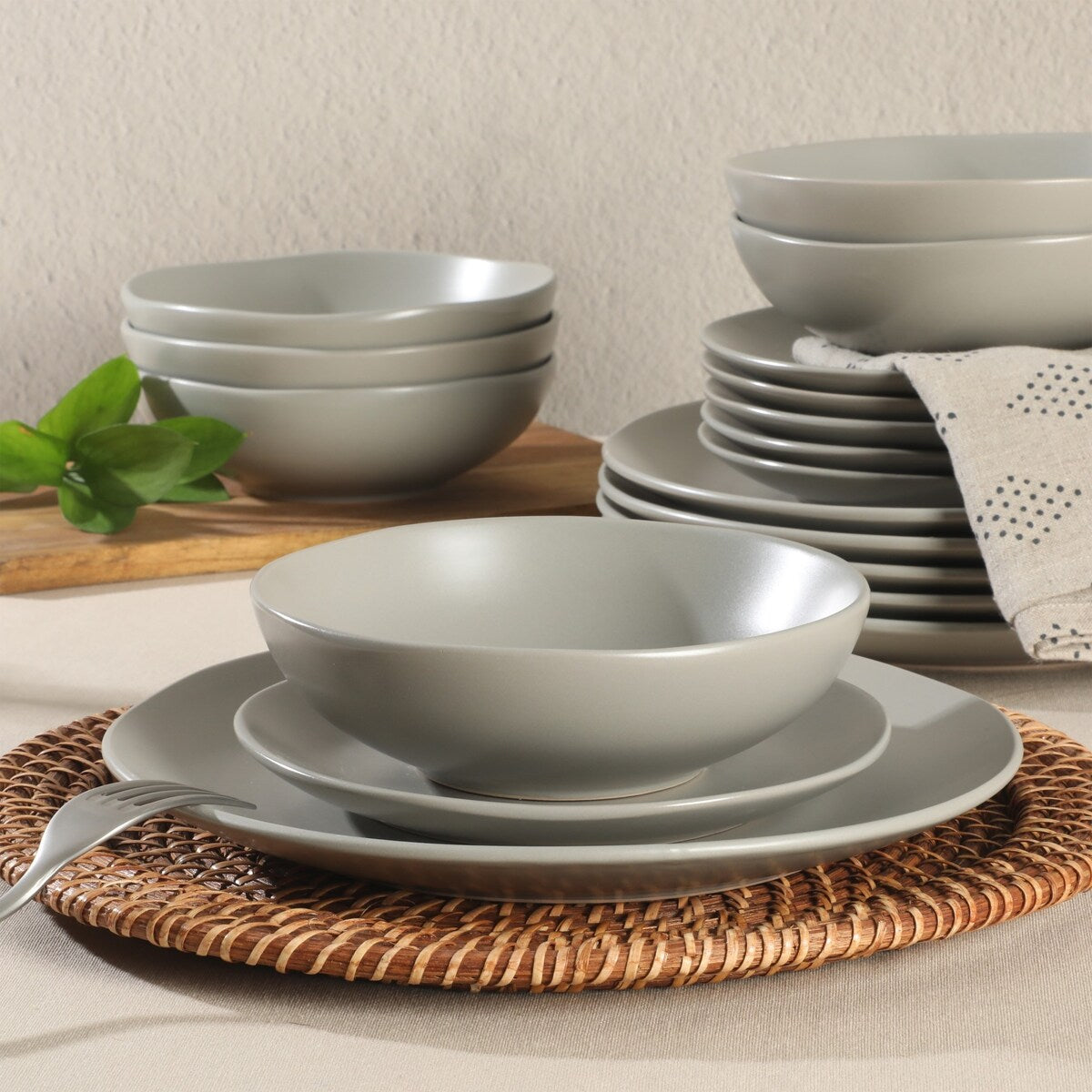 Gibson Home Bethel 18 Piece Plates and Bowls Ceramic Stoneware Organic Shape Dinnerware Set (Service for 6)