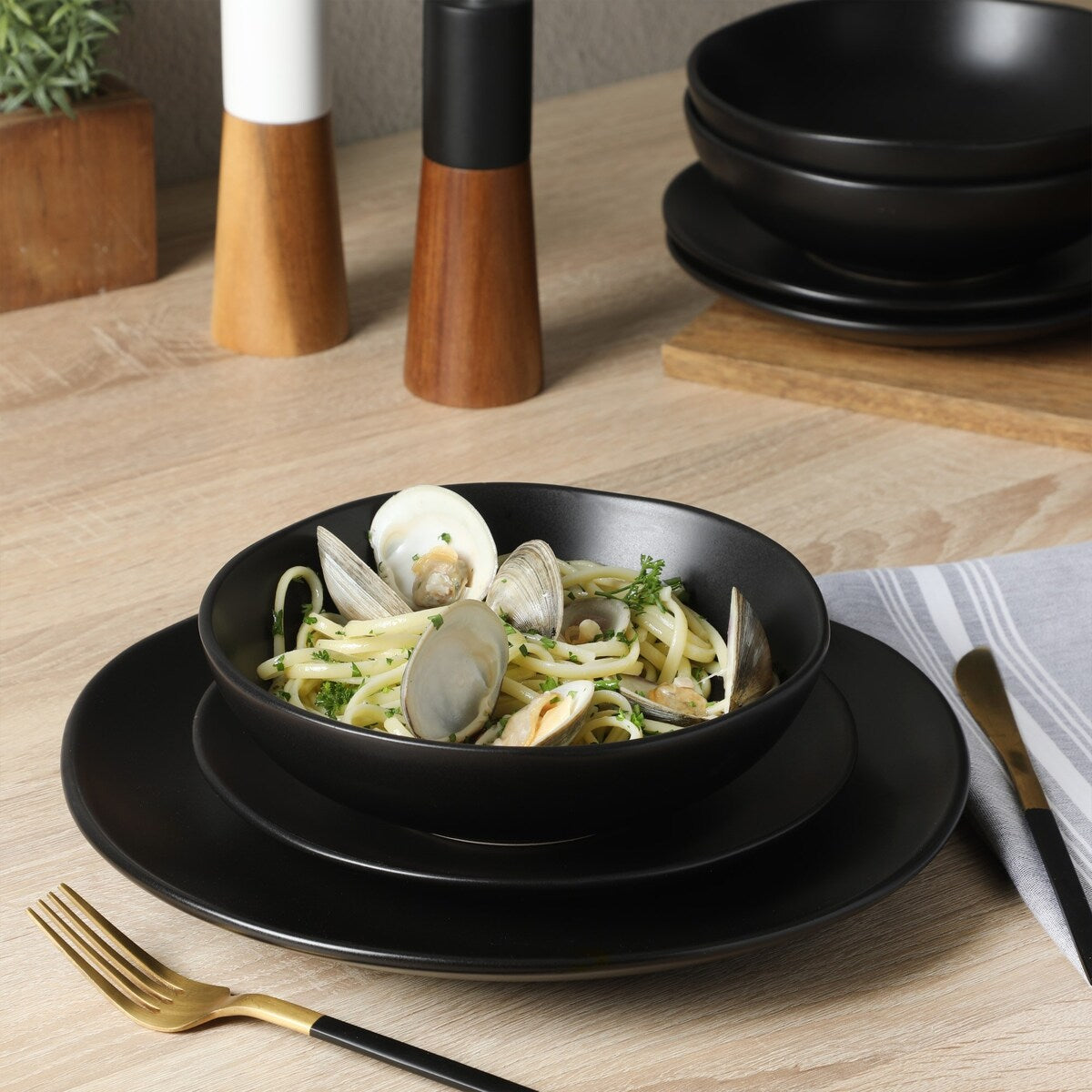 Gibson Home Bethel 18 Piece Plates and Bowls Ceramic Stoneware Organic Shape Dinnerware Set (Service for 6)