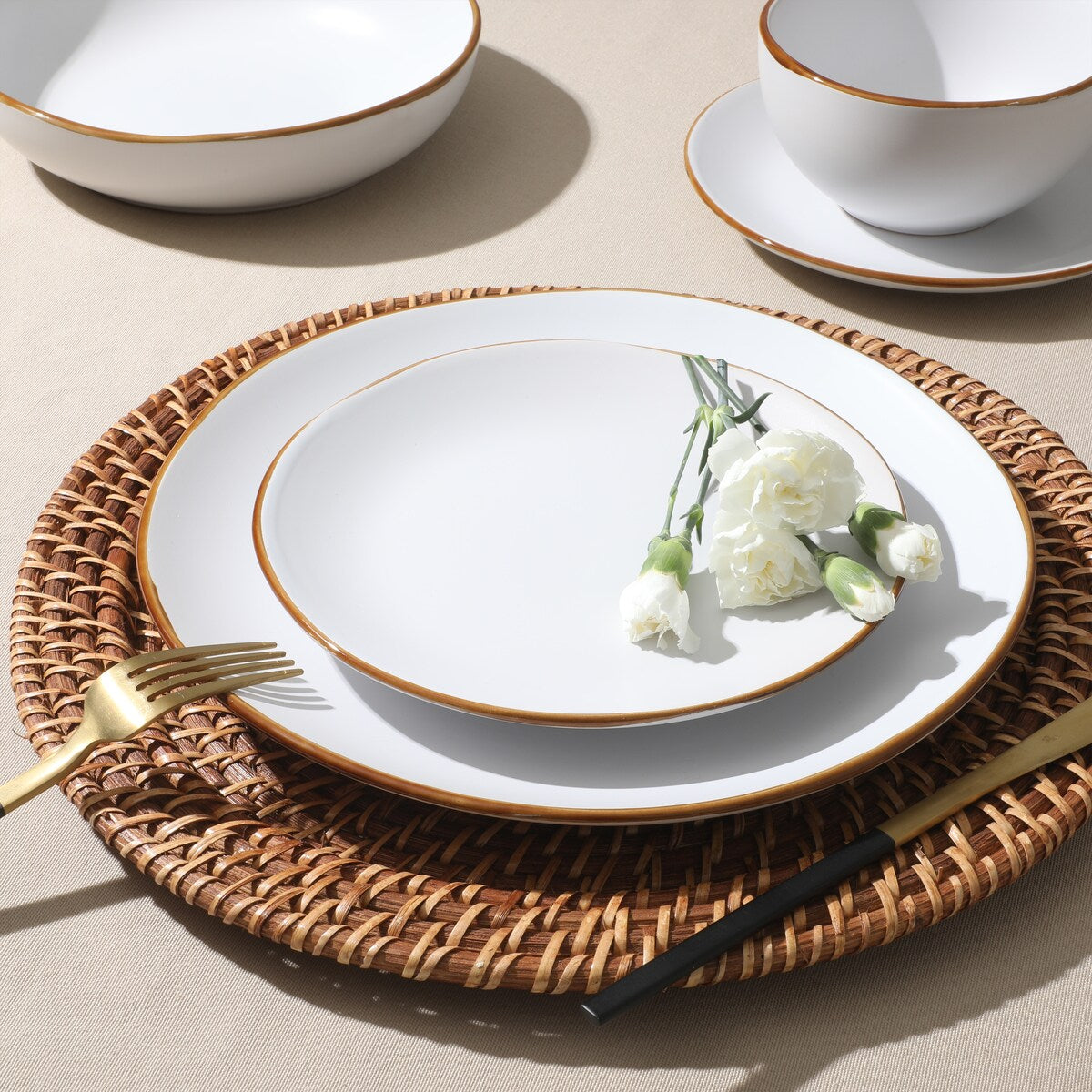 Gibson Home Hazeltine 16 Piece Plates and Bowls Dishes Stoneware Ceramic Dinnerware Set