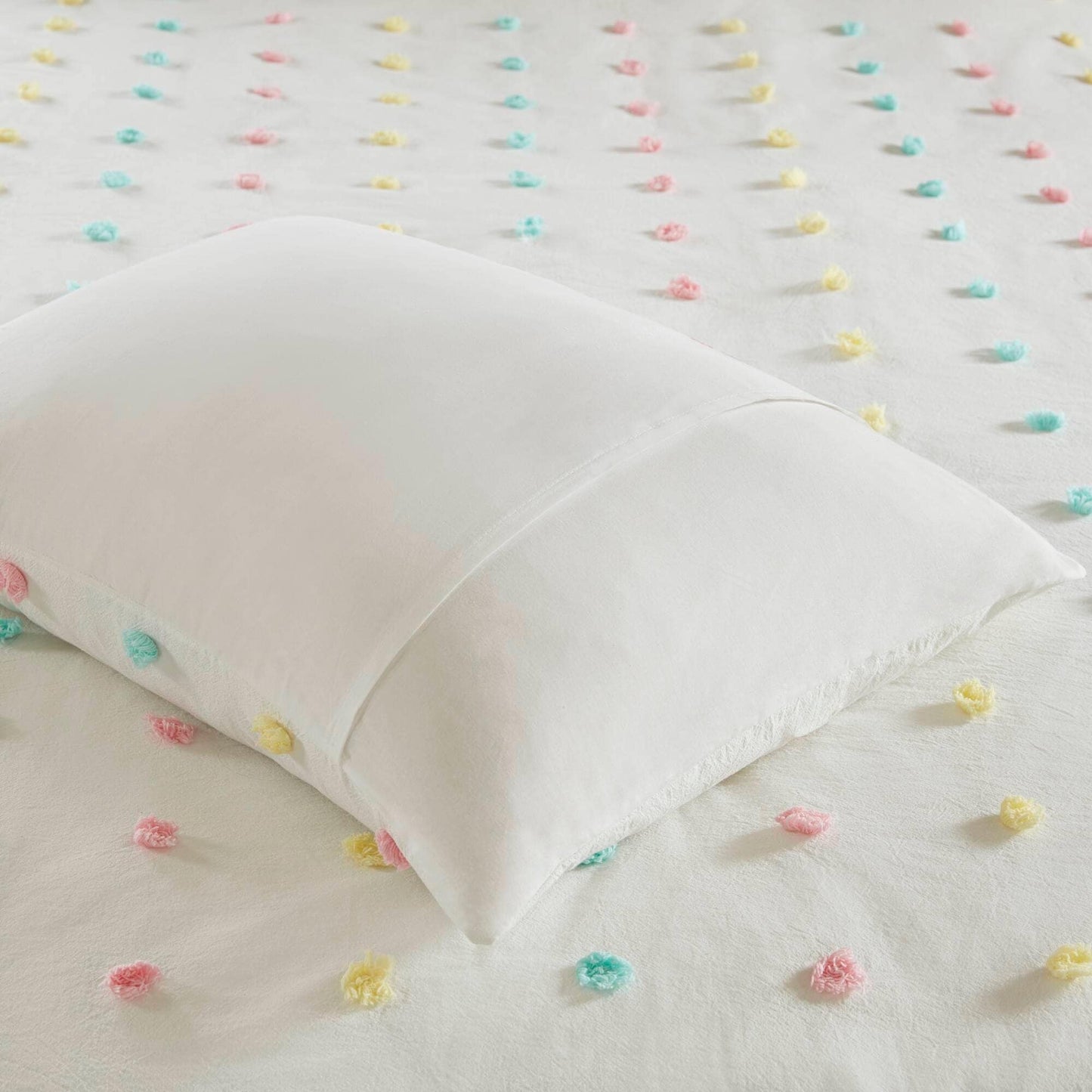 Intelligent Design Kids Ensley Pom Pom Cotton Jacquard Quilt Set with Throw Pillows