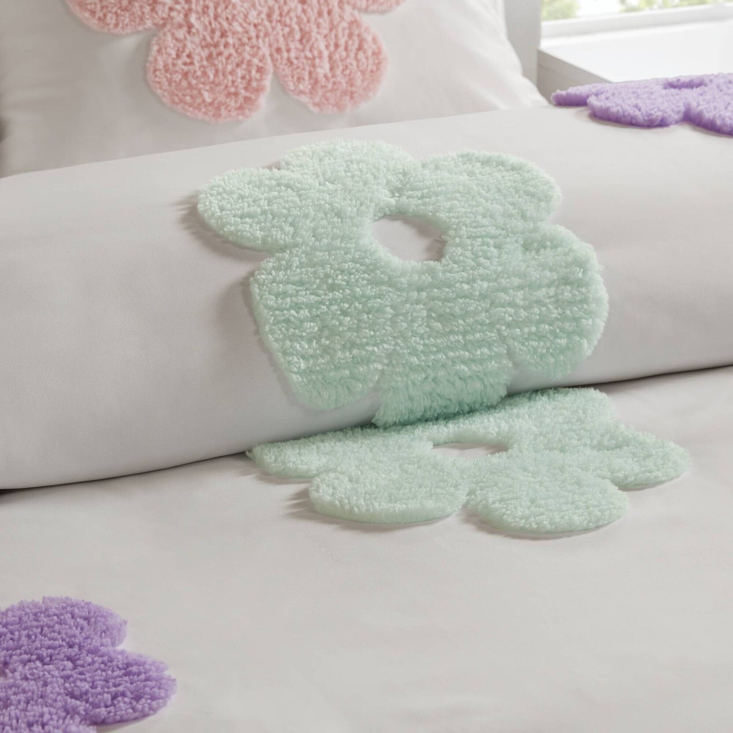 Intelligent Design Kids Madeline Floral Reversible Tufted Chenille Duvet Cover Set