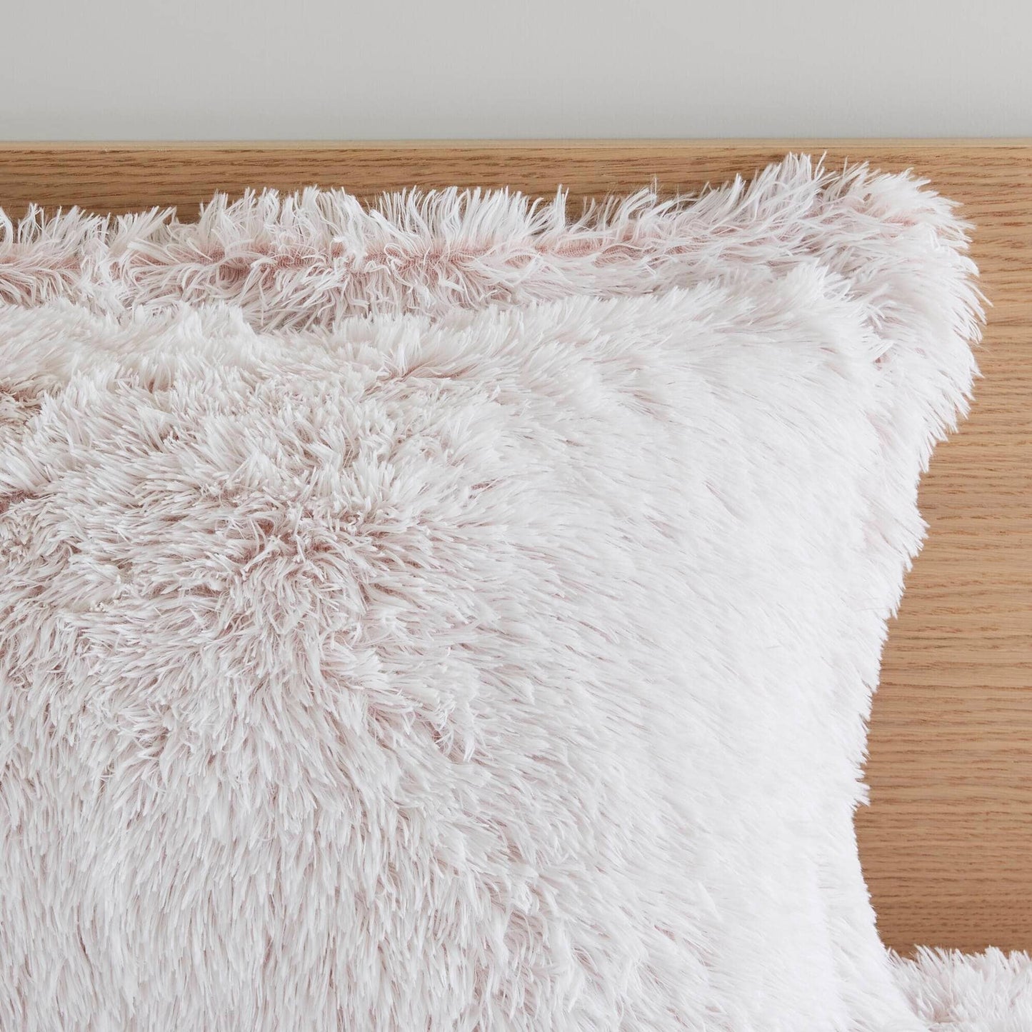 Intelligent Design Leena Shaggy Long Fur Comforter Mini Set