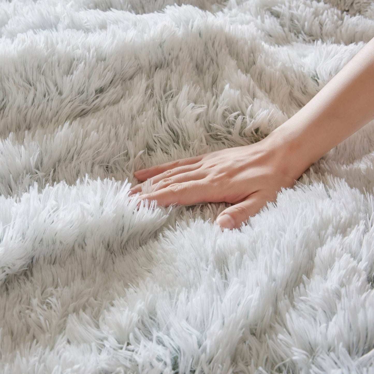 Intelligent Design Leena Shaggy Long Fur Comforter Mini Set