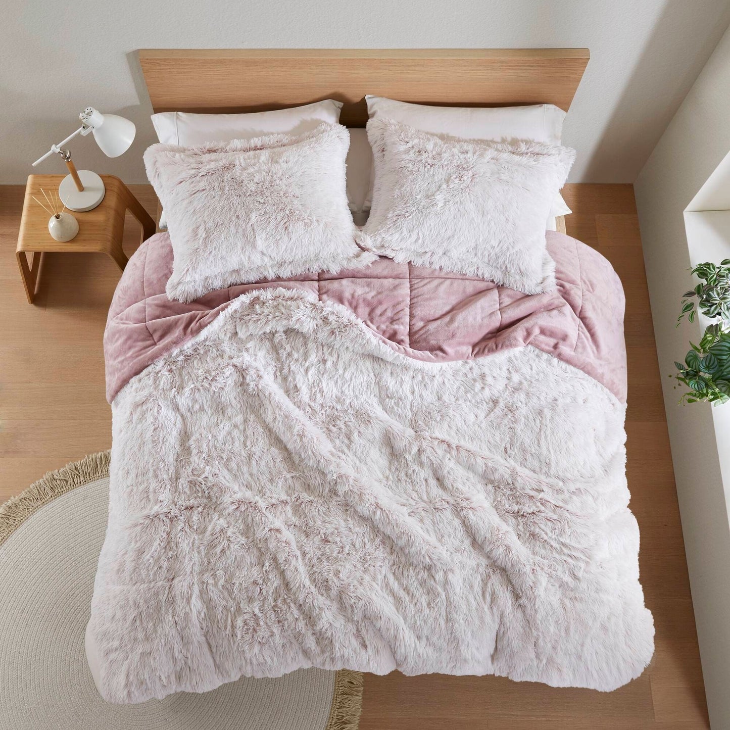 Intelligent Design Leena Shaggy Long Fur Comforter Mini Set