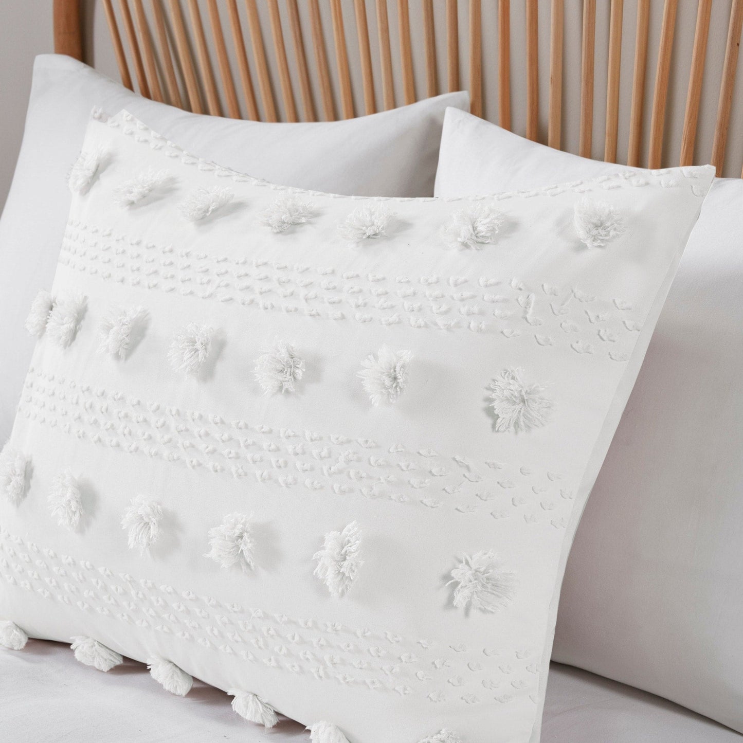 Intelligent Design Vera Clip Jacquard Comforter Set