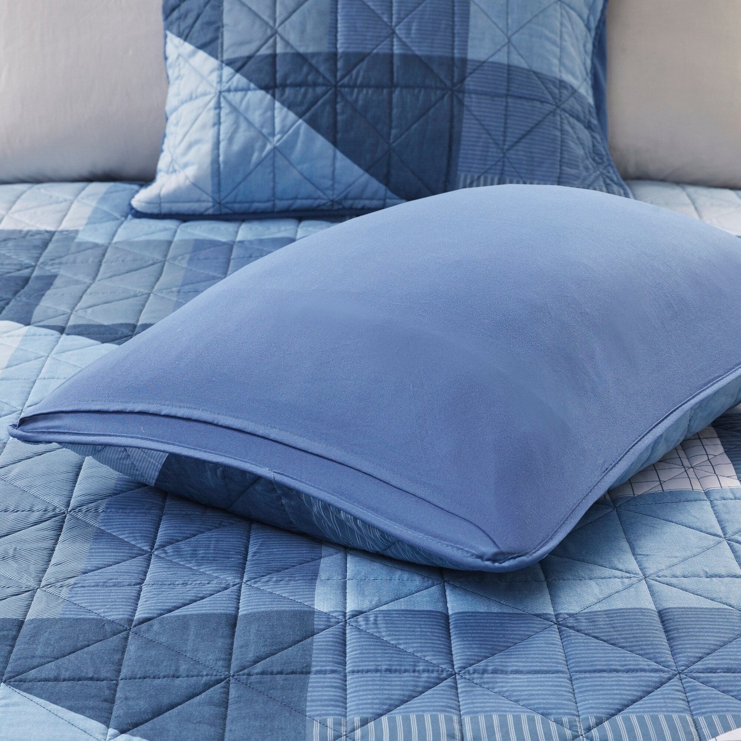 Intelligent Design Wesley Blue Patchwork Printed Reversible Quilt Set