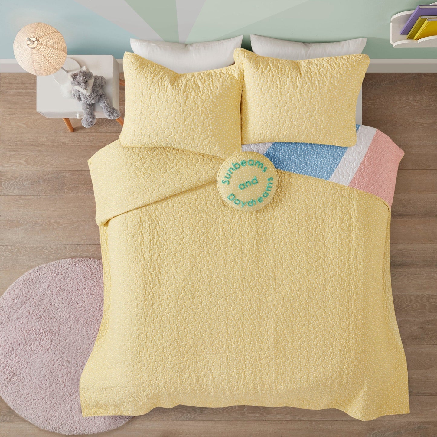 Intelligent Design Kids Jessie Rainbow Sunburst Reversible Cotton Quilt Set with Throw Pillow