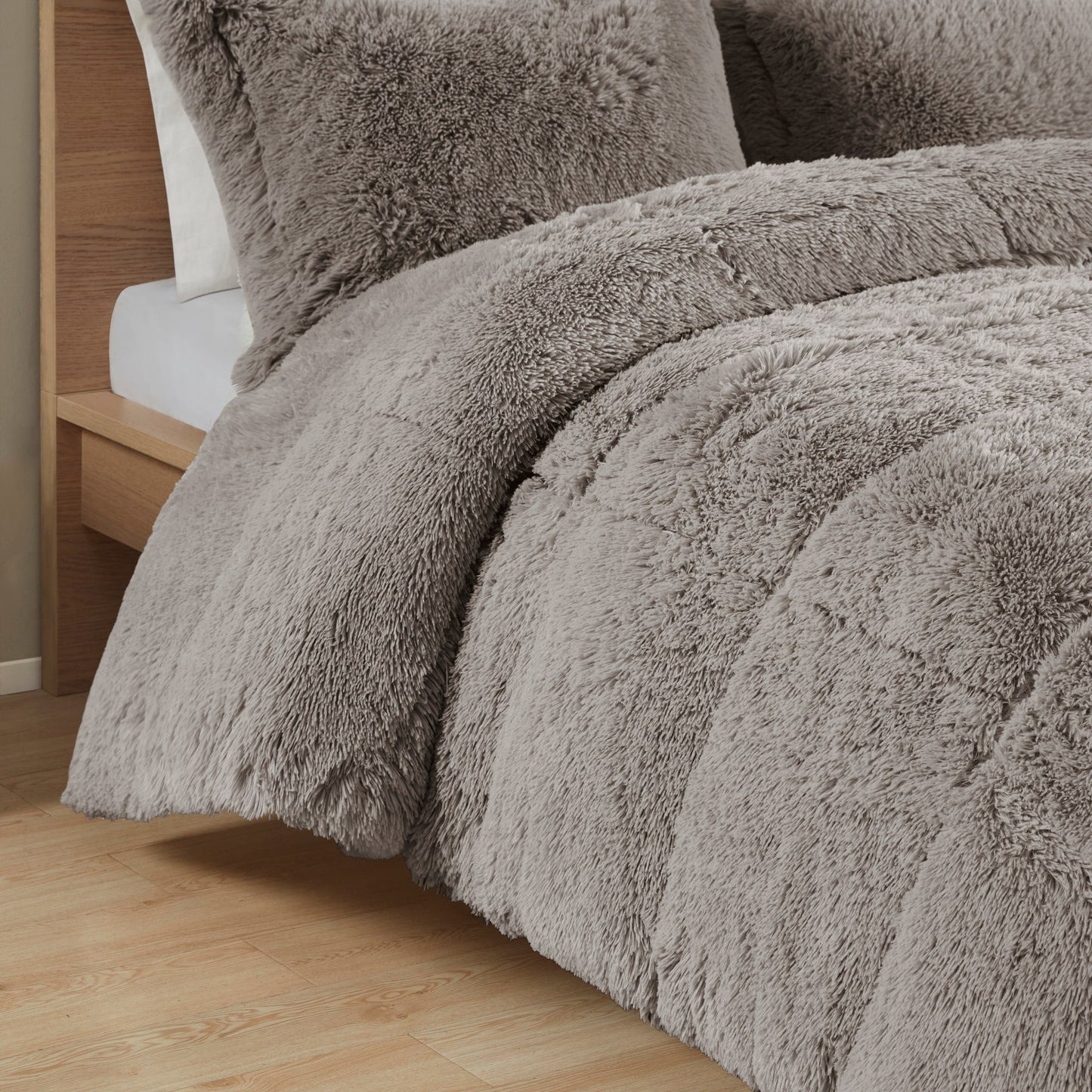 Intelligent Design Leena Shaggy Long Fur Comforter Mini Set