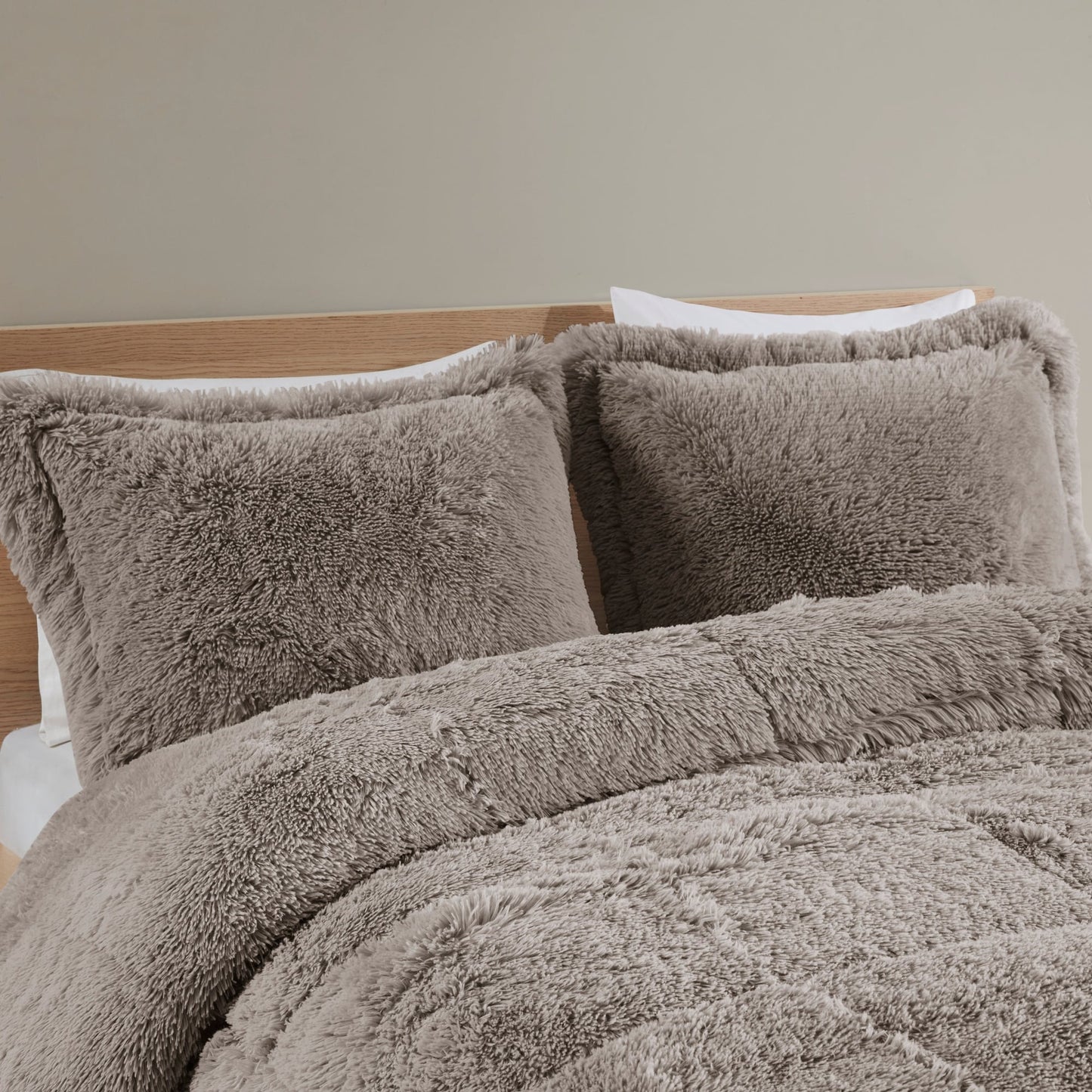 Intelligent Design Leena Shaggy Long Fur Comforter Mini Set