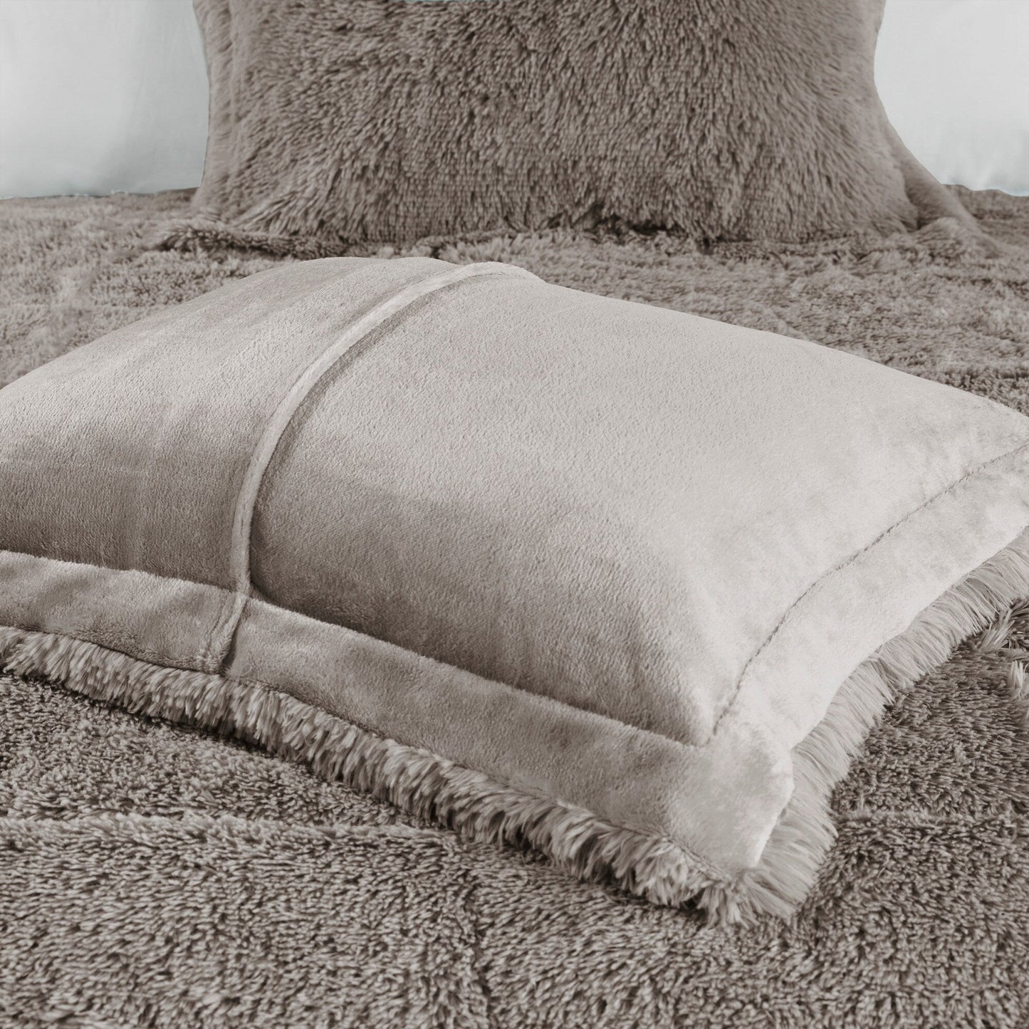 Intelligent Design Leena Shaggy Long Fur Comforter Mini Set