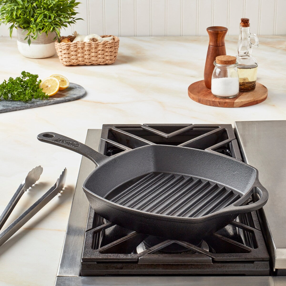 Mason Craft & More 10.25inch Pre-seasoned Cast Iron Square Grill Pan with Assist Handle