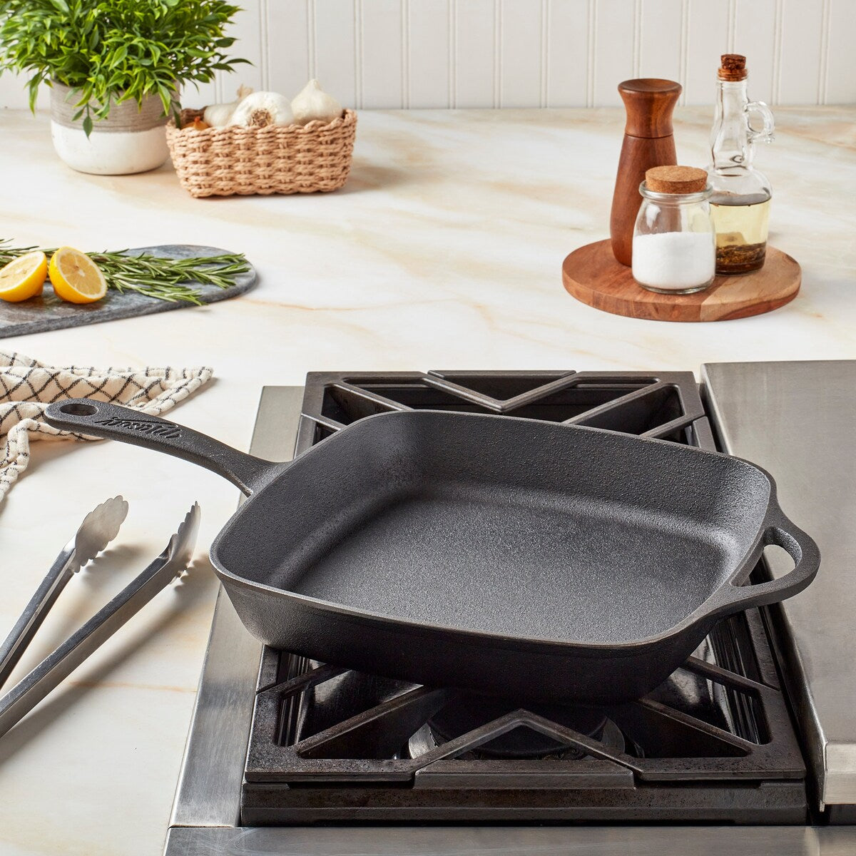 Mason Craft & More 11inch Pre-seasoned Cast Iron Square Fry Pan with Assist Handle