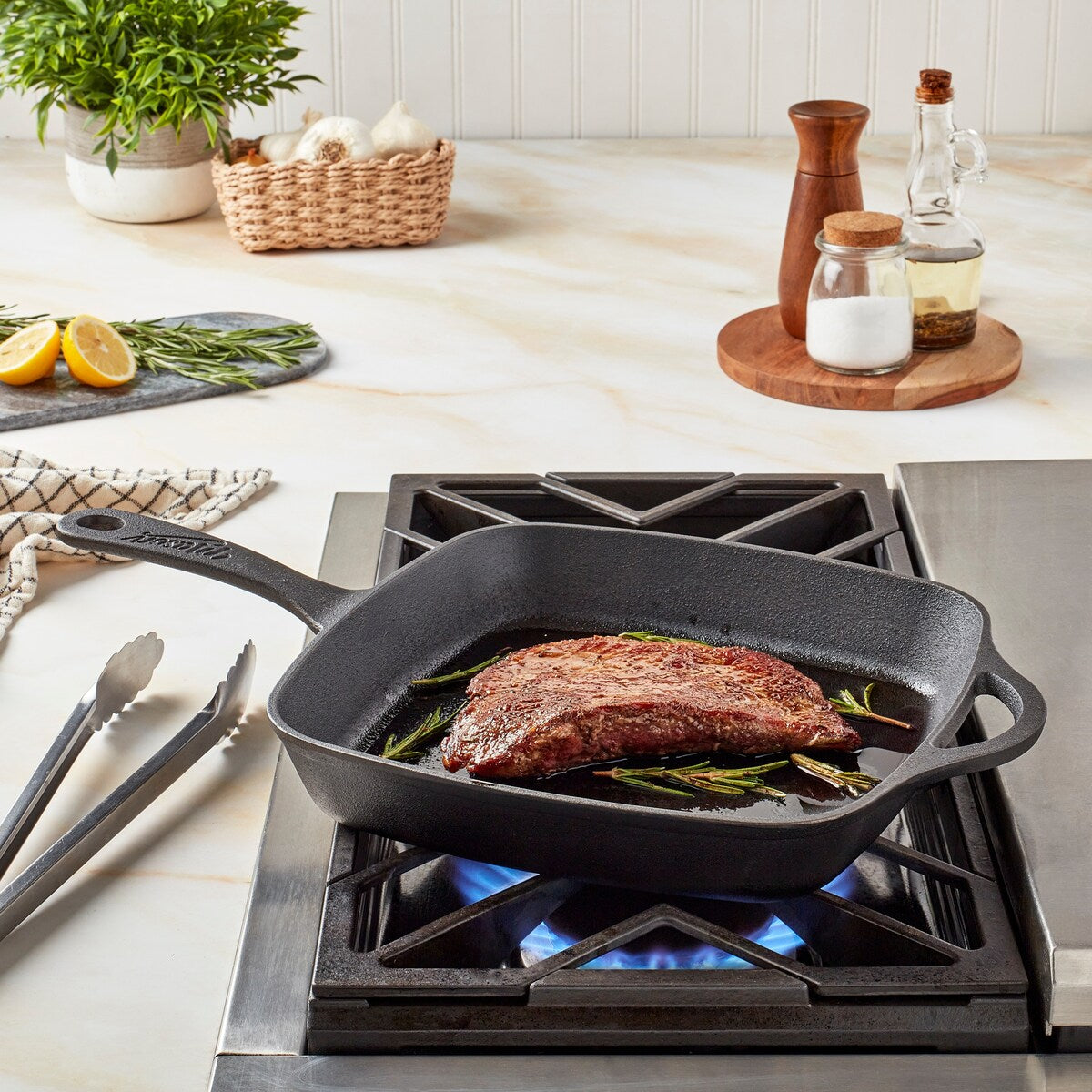 Mason Craft & More 11inch Pre-seasoned Cast Iron Square Fry Pan with Assist Handle
