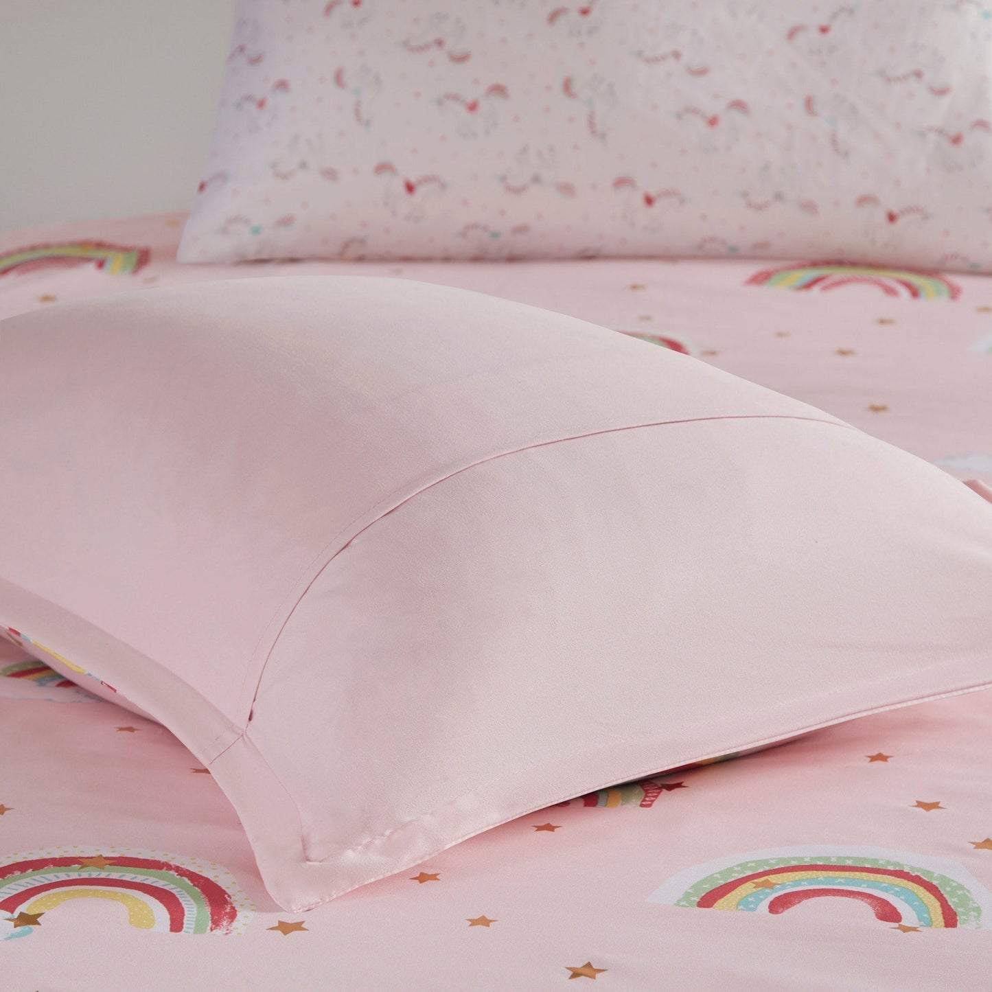 Intelligent Design Kids Mia Rainbow and Metallic Stars Comforter Set with Bed Sheets