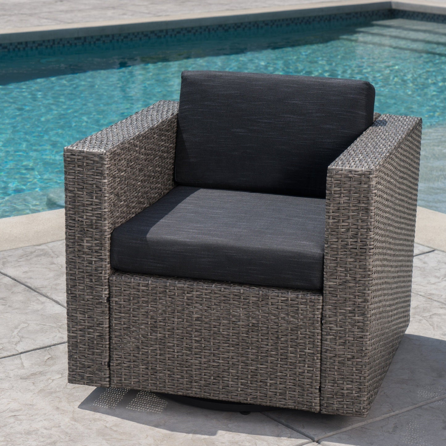 Puerta Outdoor Wicker Swivel Club Chair by Christopher Knight Home