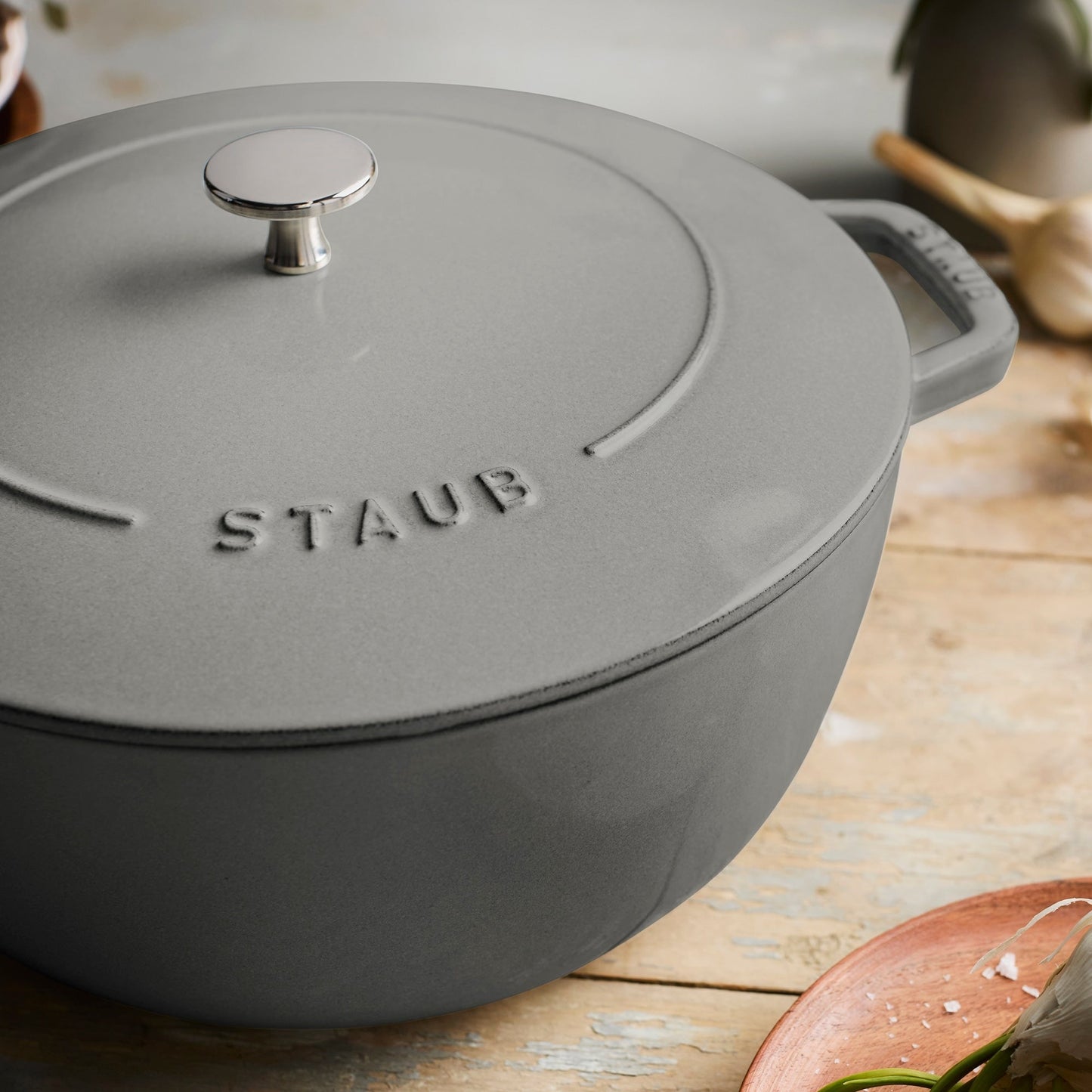 Staub Cast Iron Essential French Oven, Dutch Oven, 5-quart, serves 5-6, Made in France - 5-qt