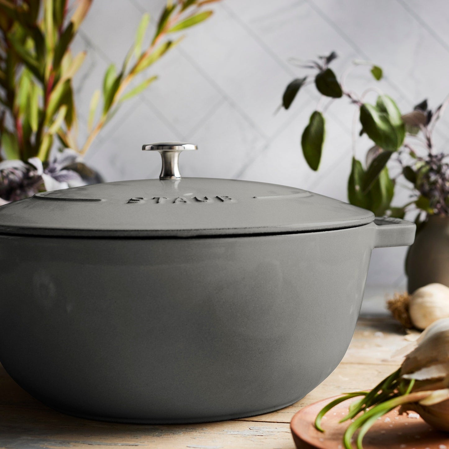 Staub Cast Iron Essential French Oven, Dutch Oven, 5-quart, serves 5-6, Made in France - 5-qt