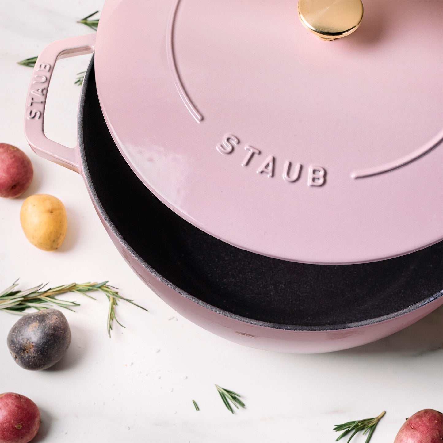 Staub Cast Iron Essential French Oven, Dutch Oven, 5-quart, serves 5-6, Made in France - 5-qt
