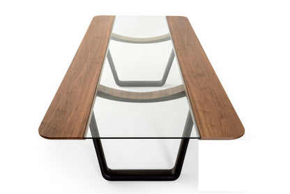 Table à manger en noyer