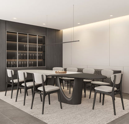 Table à manger ensoleillée