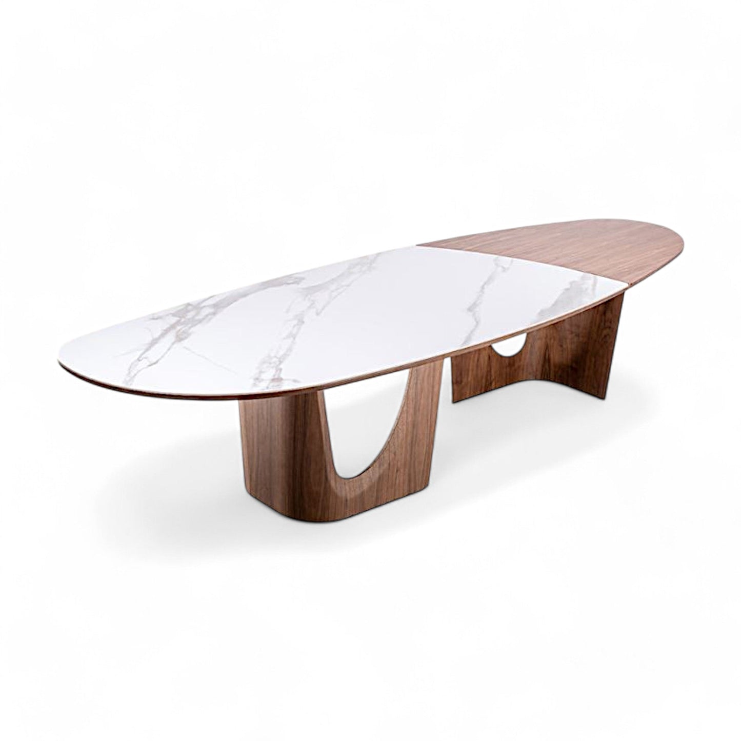 Table à manger ensoleillée