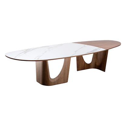 Table à manger ensoleillée