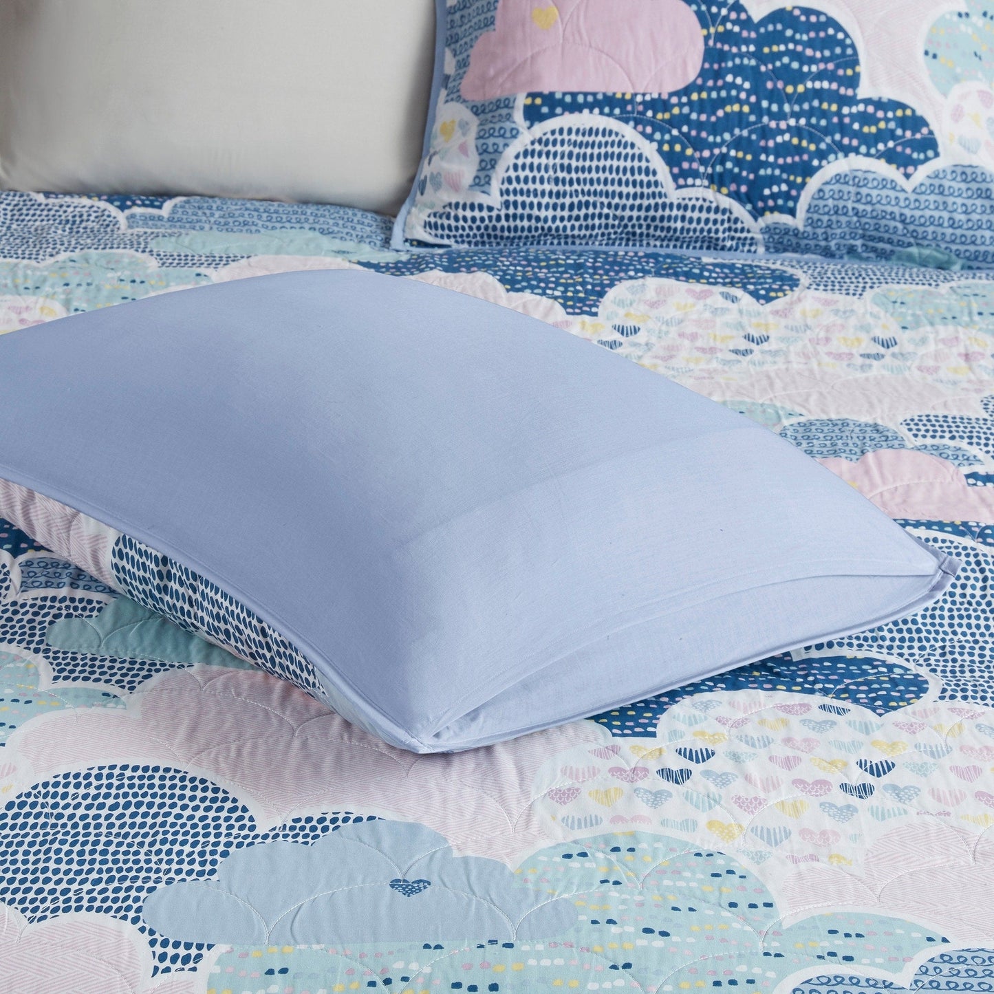 Intelligent Design KidsBliss Blue Reversible Cotton Quilt Set with Throw Pillows